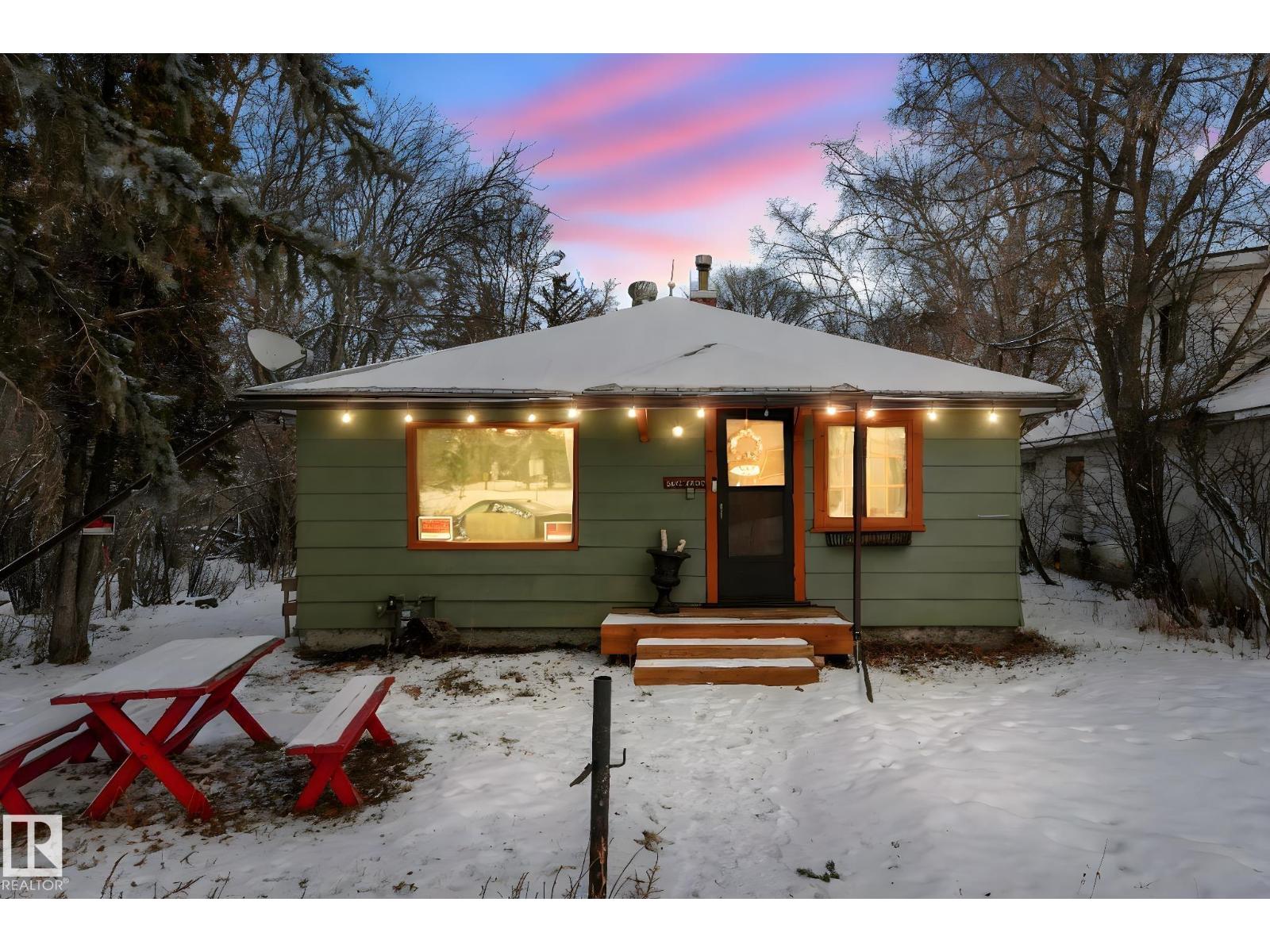 5043 48 ST NW, sylvan lake, Alberta