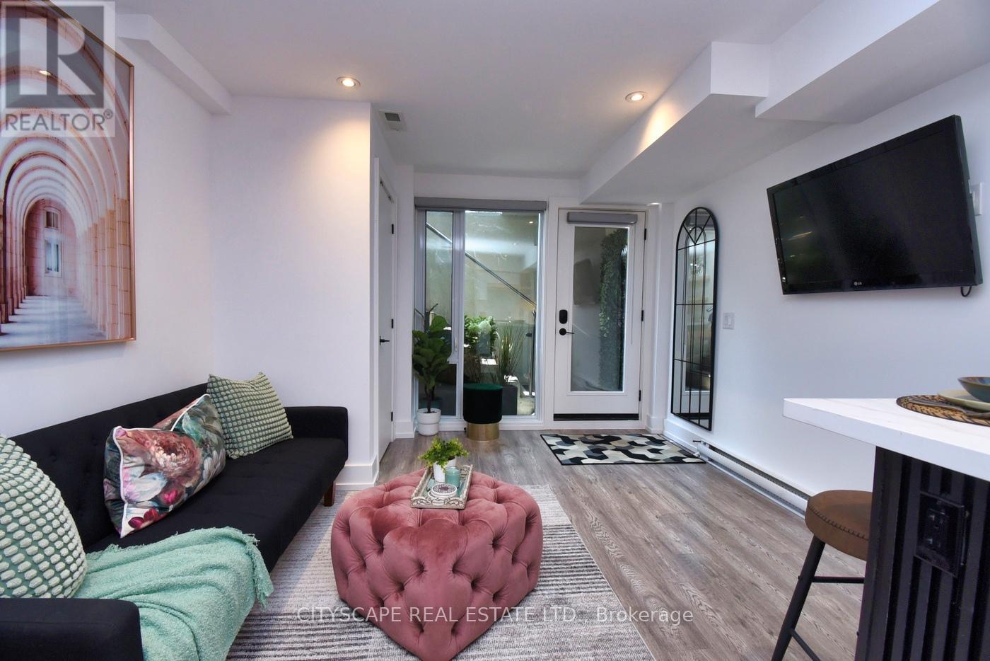 703 MARKHAM STREET, Toronto, Ontario