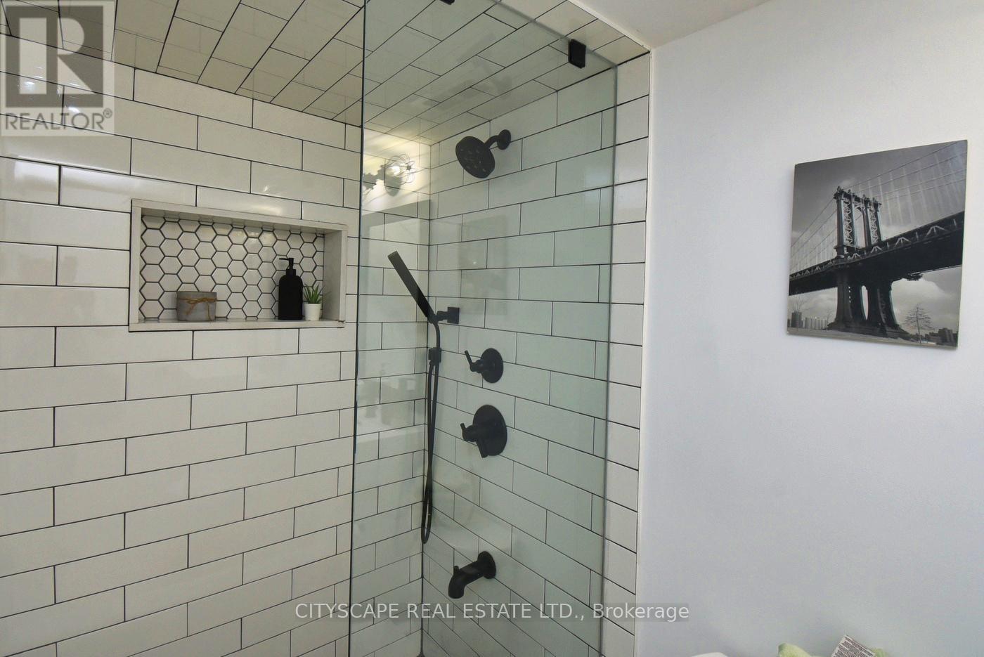 703 Markham Street, Toronto, Ontario  M6G 2M2 - Photo 12 - C13137824