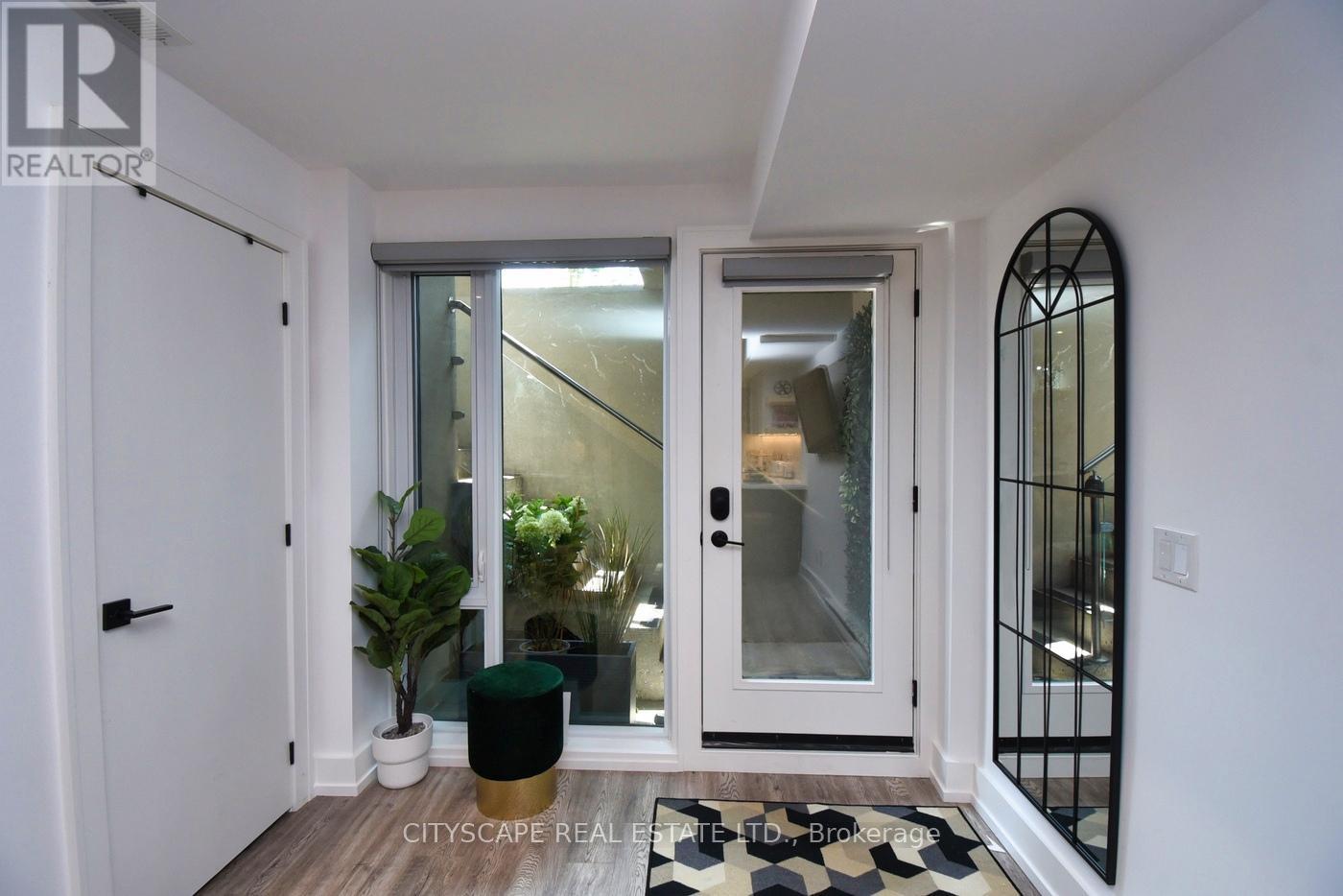 703 Markham Street, Toronto, Ontario  M6G 2M2 - Photo 2 - C13137824