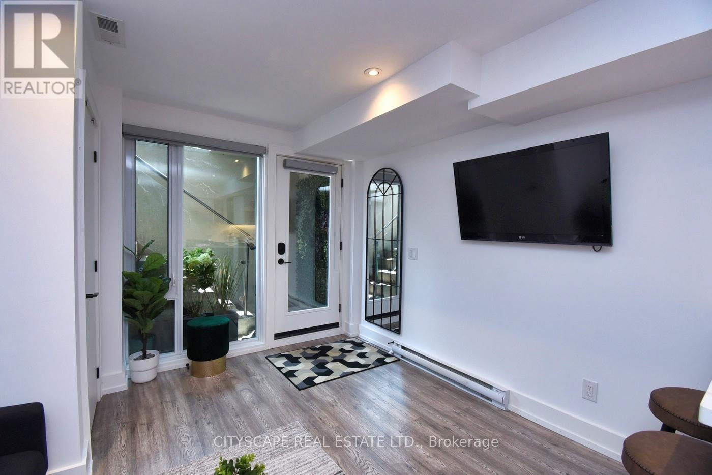 703 Markham Street, Toronto, Ontario  M6G 2M2 - Photo 3 - C13137824