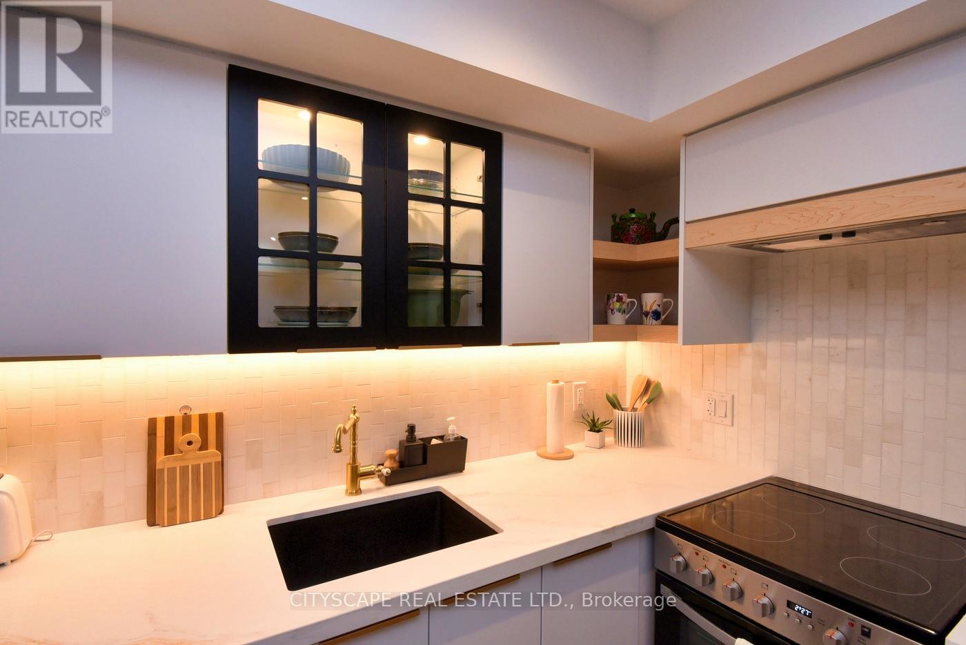 703 Markham Street, Toronto, Ontario  M6G 2M2 - Photo 5 - C13137824