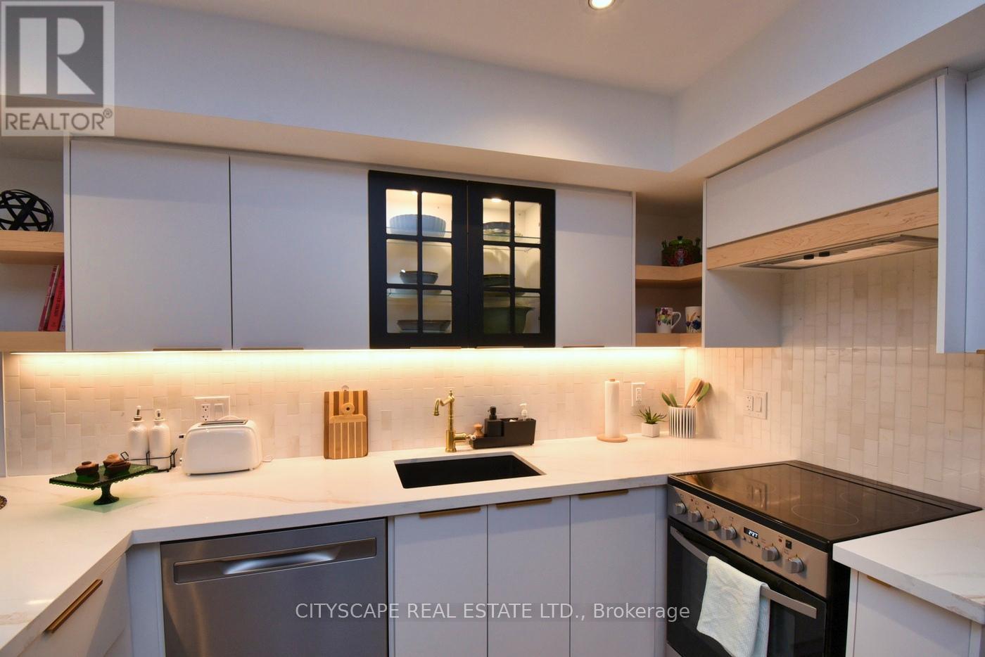 703 Markham Street, Toronto, Ontario  M6G 2M2 - Photo 6 - C13137824