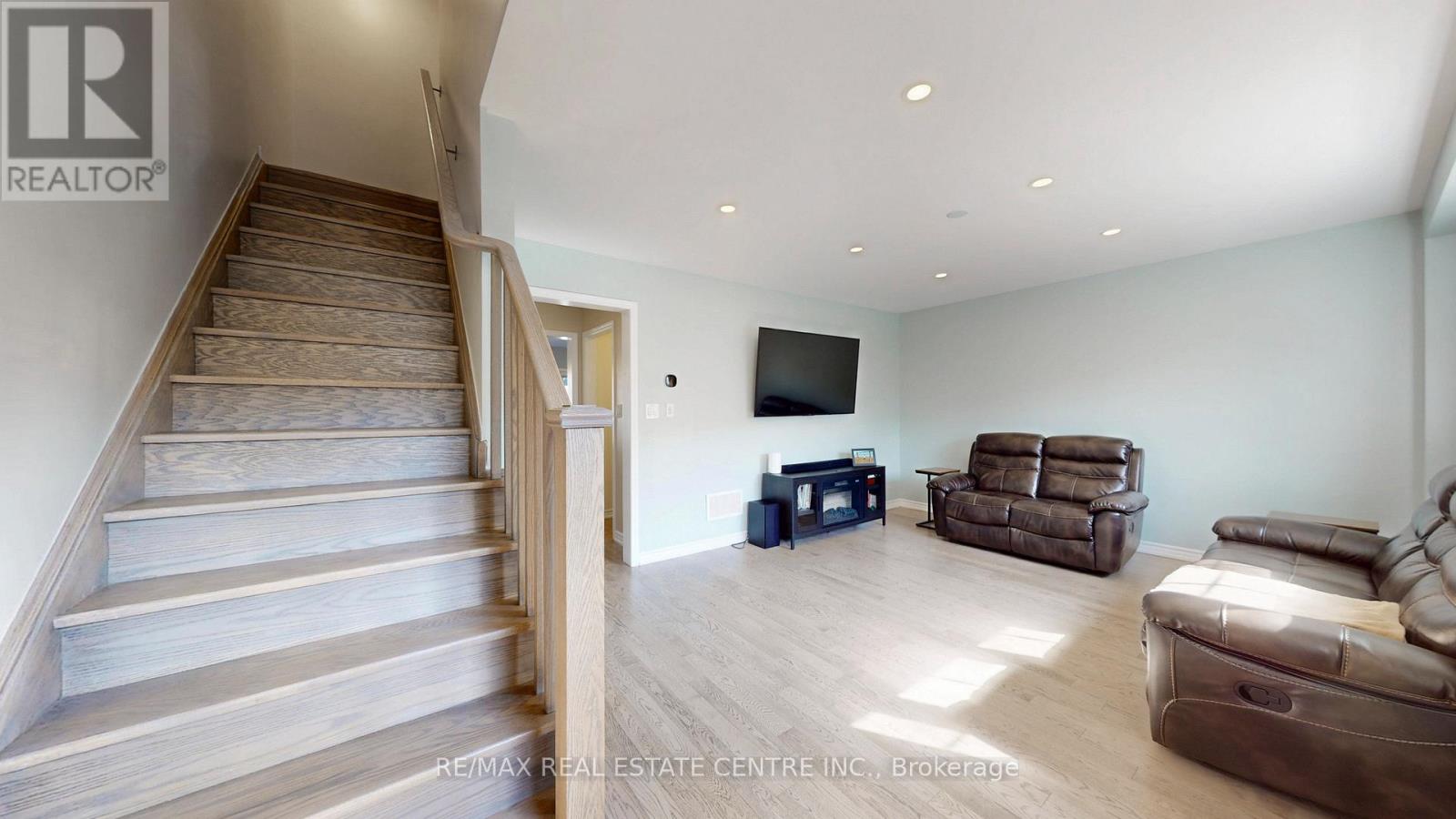 32 Bluegill Crescent, Whitby, Ontario  L1P 0E4 - Photo 18 - E13137800