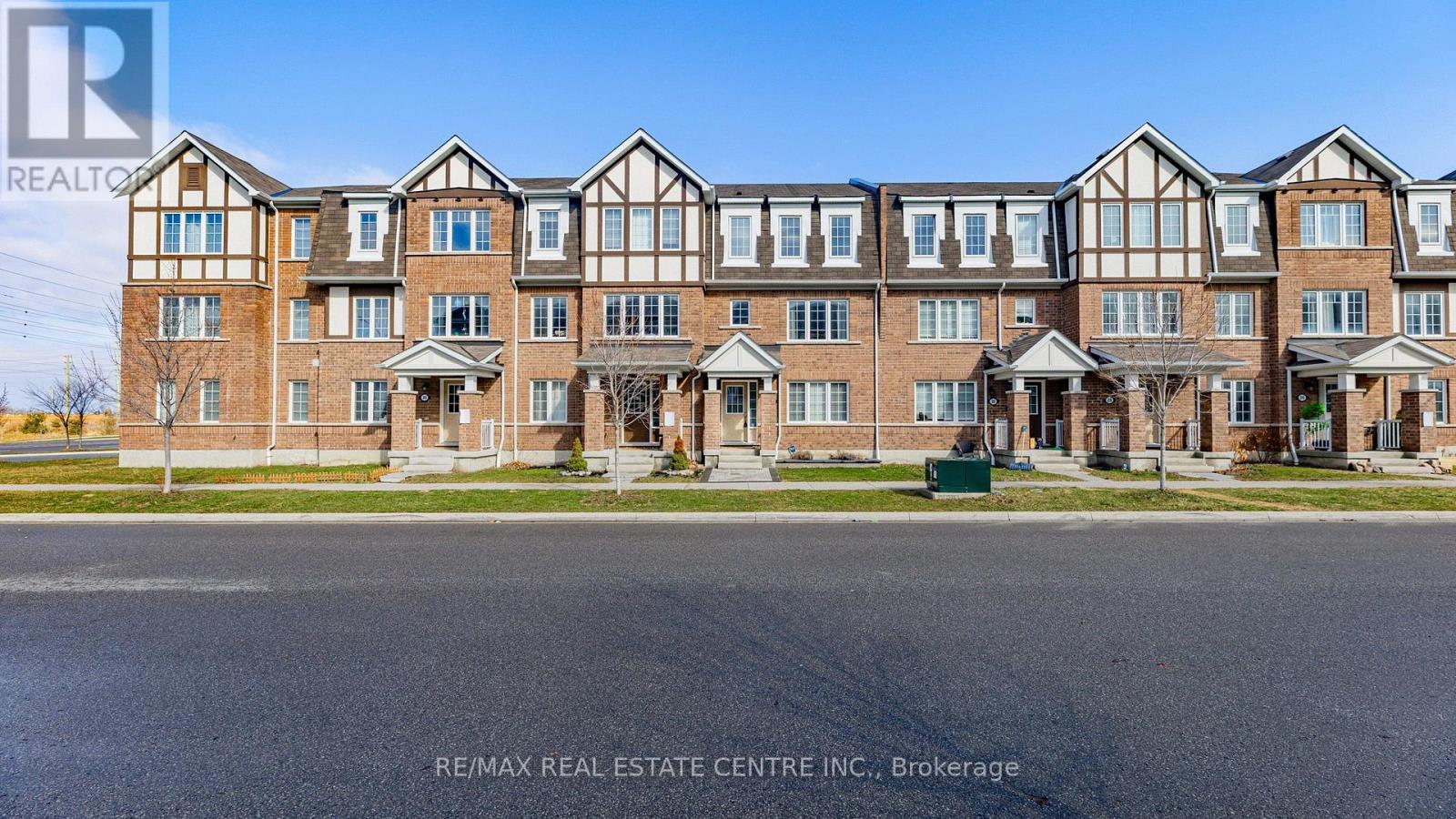 32 BLUEGILL CRESCENT, Whitby, Ontario