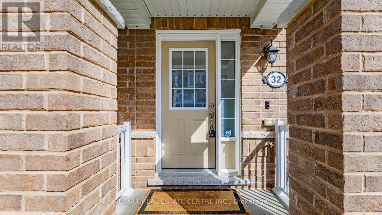 32 Bluegill Crescent, Whitby, Ontario  L1P 0E4 - Photo 2 - E13137800