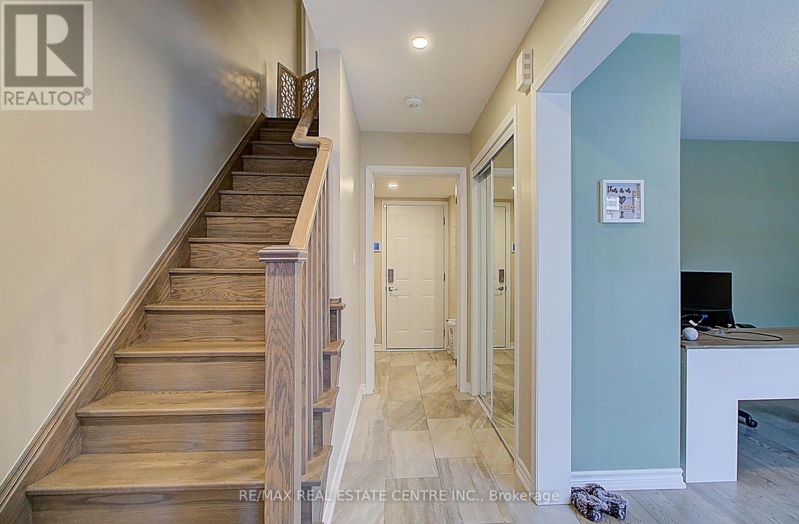 32 Bluegill Crescent, Whitby, Ontario  L1P 0E4 - Photo 3 - E13137800