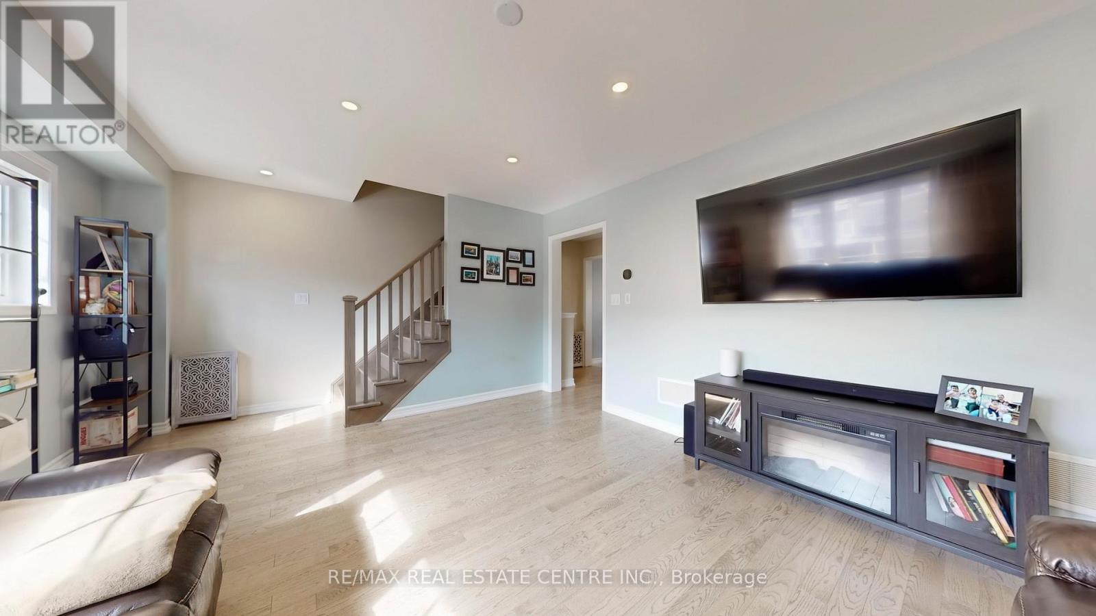 32 Bluegill Crescent, Whitby, Ontario  L1P 0E4 - Photo 8 - E13137800