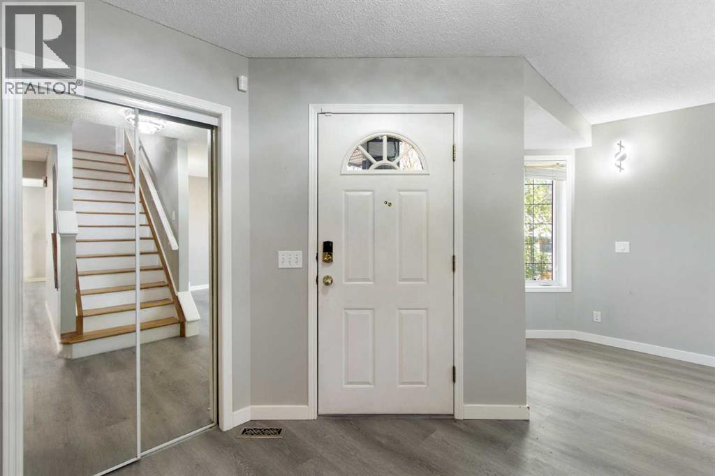 40 Mt Assiniboine Circle SE, Calgary, Alberta  T2Z 2N8 - Photo 4 - A2310951