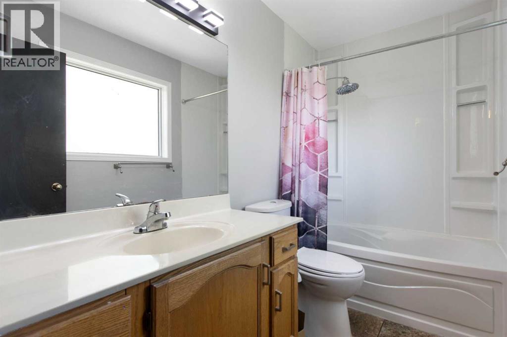 40 Mt Assiniboine Circle SE, Calgary, Alberta  T2Z 2N8 - Photo 24 - A2310951
