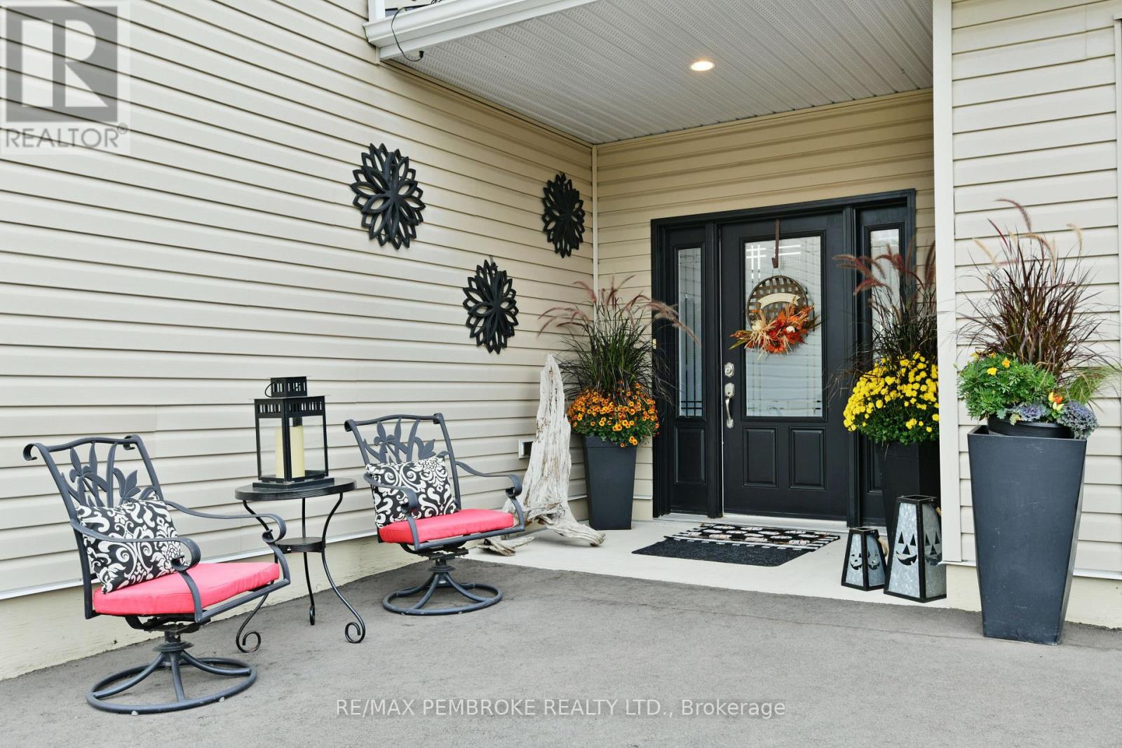 35 Vera Crescent, Whitewater Region, Ontario  K0J 1C0 - Photo 3 - X13137866
