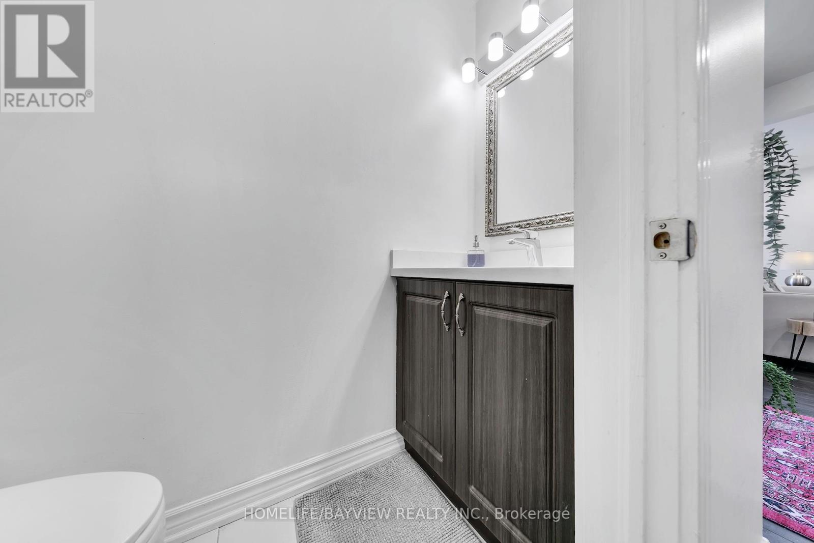 8 Sala Drive, Richmond Hill, Ontario  L4C 8C2 - Photo 10 - N13137876