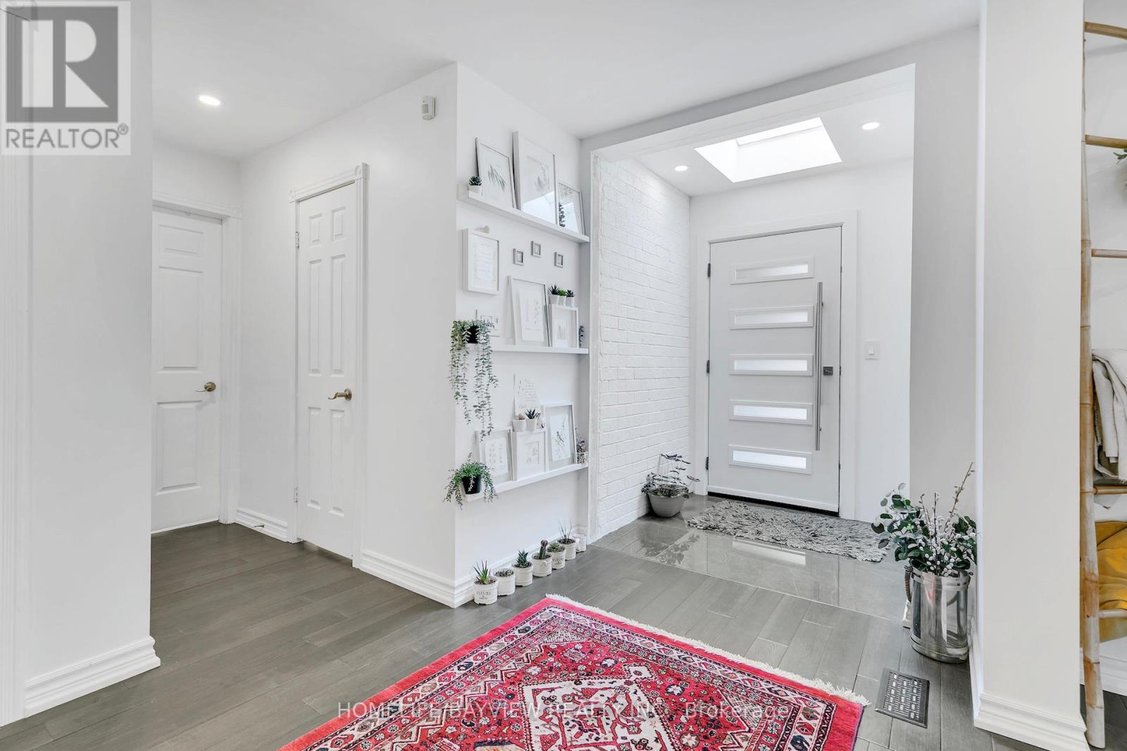 8 Sala Drive, Richmond Hill, Ontario  L4C 8C2 - Photo 4 - N13137876