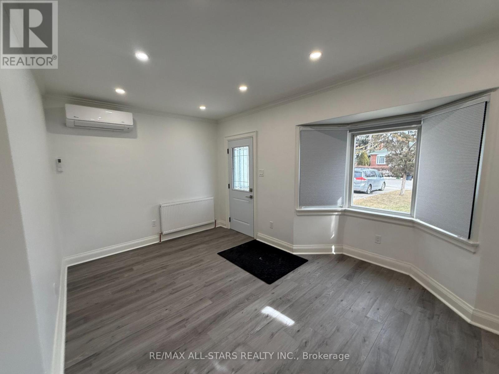 2 - 92 Thirty Ninth Street, Toronto, Ontario  M8W 3M7 - Photo 5 - W12844106