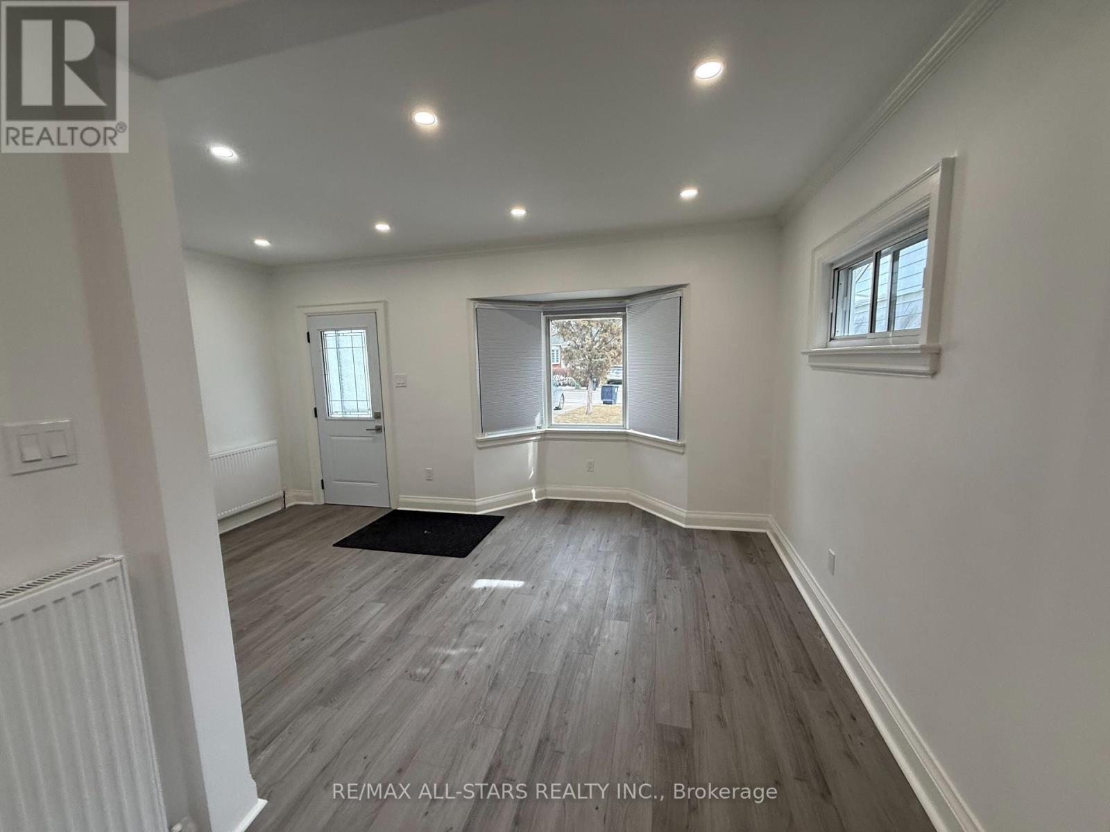 2 - 92 Thirty Ninth Street, Toronto, Ontario  M8W 3M7 - Photo 4 - W12844106