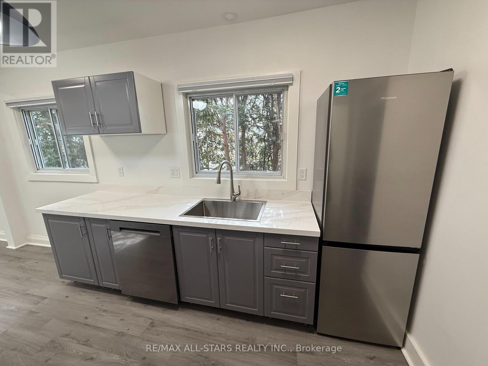 2 - 92 Thirty Ninth Street, Toronto, Ontario  M8W 3M7 - Photo 2 - W12844106