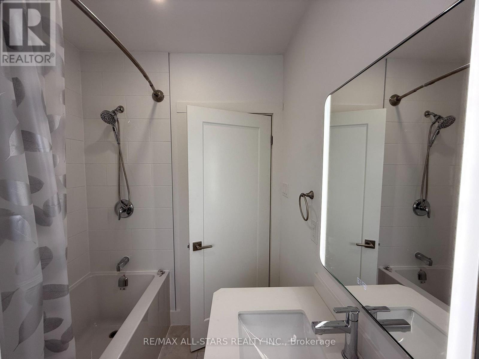 2 - 92 Thirty Ninth Street, Toronto, Ontario  M8W 3M7 - Photo 10 - W12844106