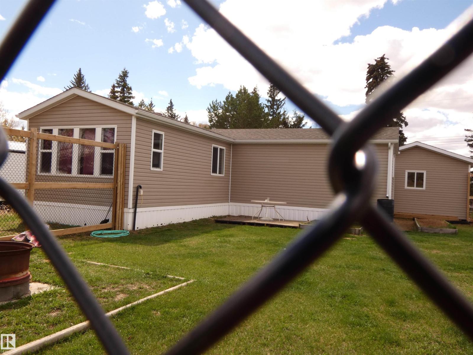 4942 49 ST, manola, Alberta