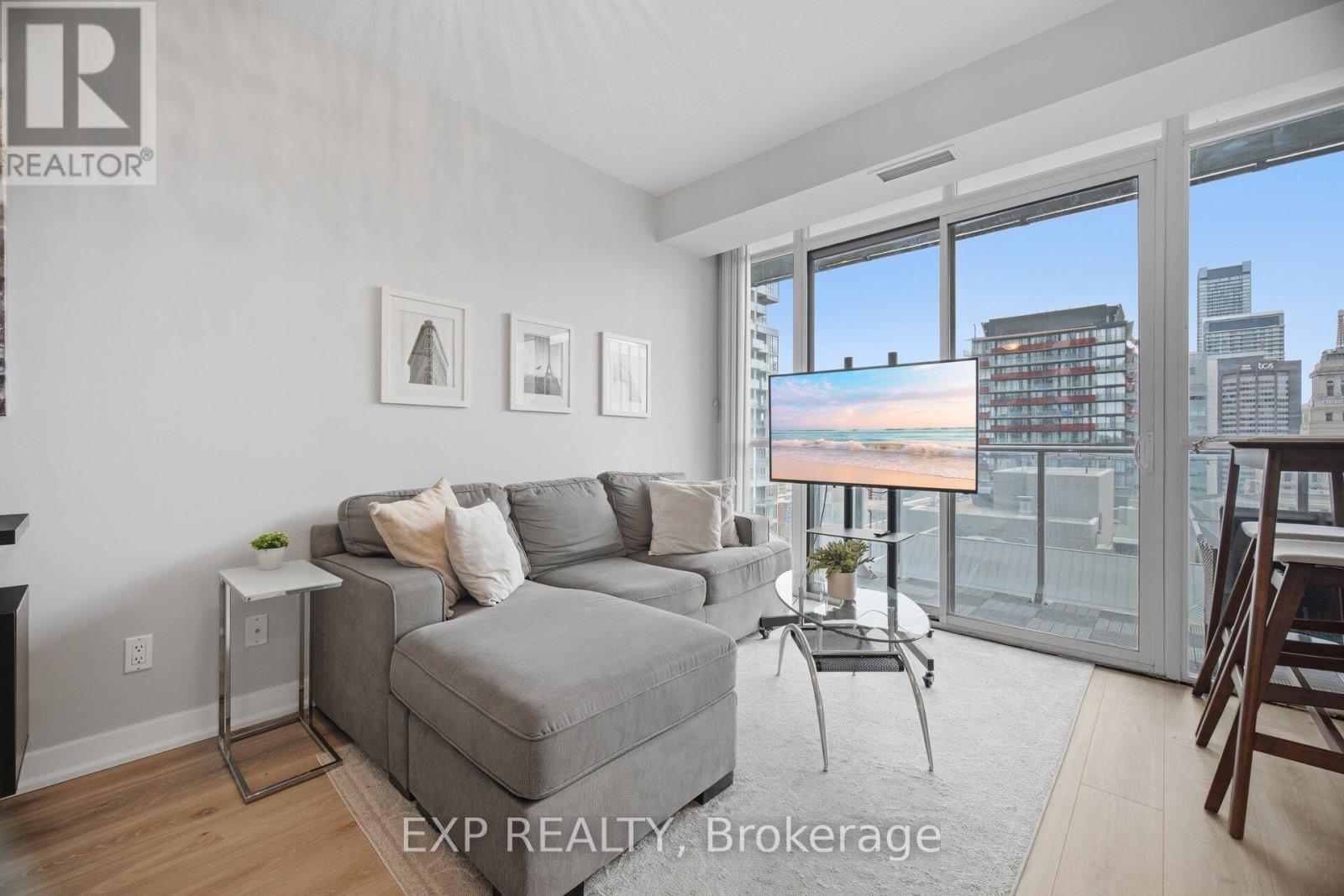 1907 - 126 Simcoe Street, Toronto, Ontario  M5H 4E6 - Photo 13 - C13137904
