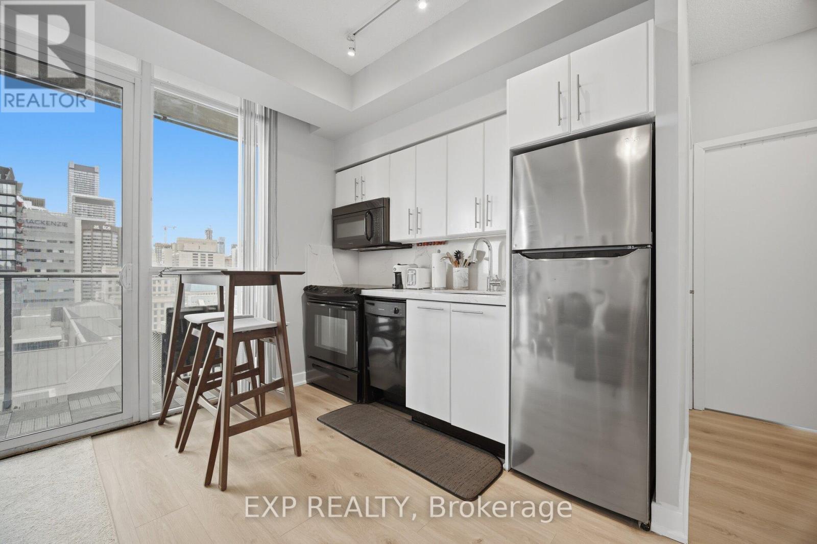 1907 - 126 Simcoe Street, Toronto, Ontario  M5H 4E6 - Photo 17 - C13137904