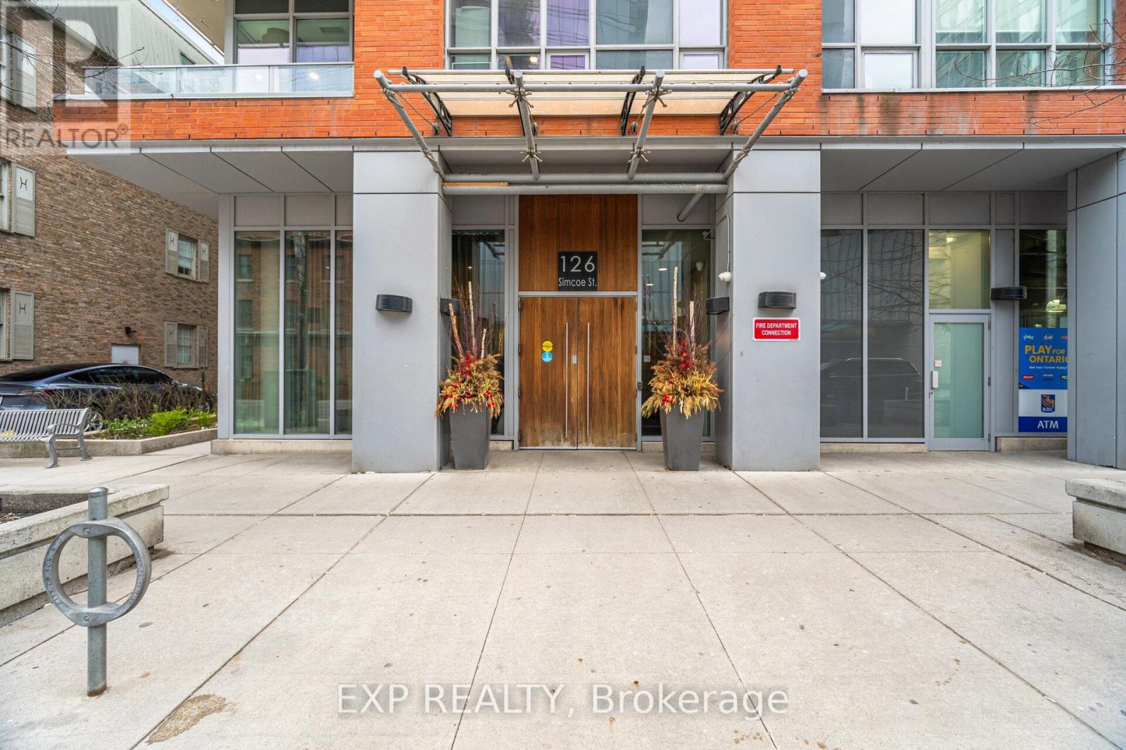 1907 - 126 Simcoe Street, Toronto, Ontario  M5H 4E6 - Photo 2 - C13137904