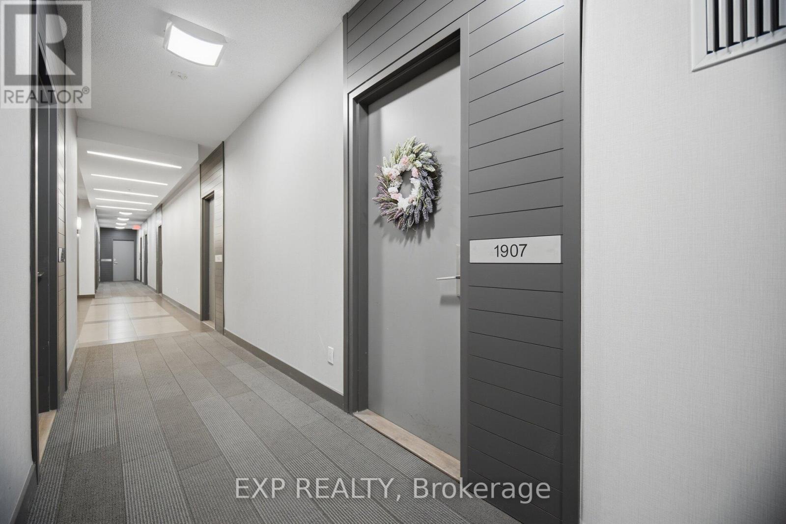 1907 - 126 Simcoe Street, Toronto, Ontario  M5H 4E6 - Photo 3 - C13137904