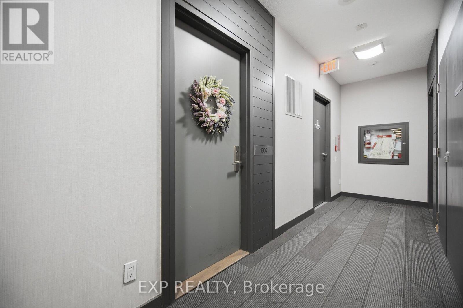 1907 - 126 Simcoe Street, Toronto, Ontario  M5H 4E6 - Photo 4 - C13137904