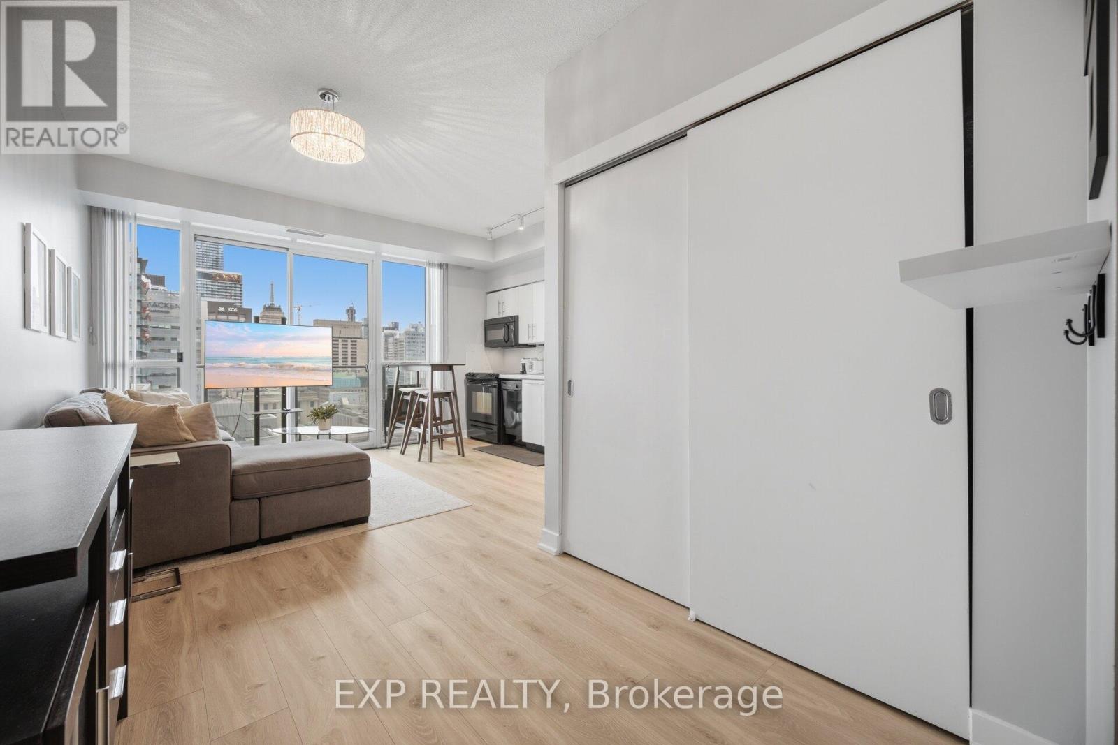 1907 - 126 Simcoe Street, Toronto, Ontario  M5H 4E6 - Photo 9 - C13137904