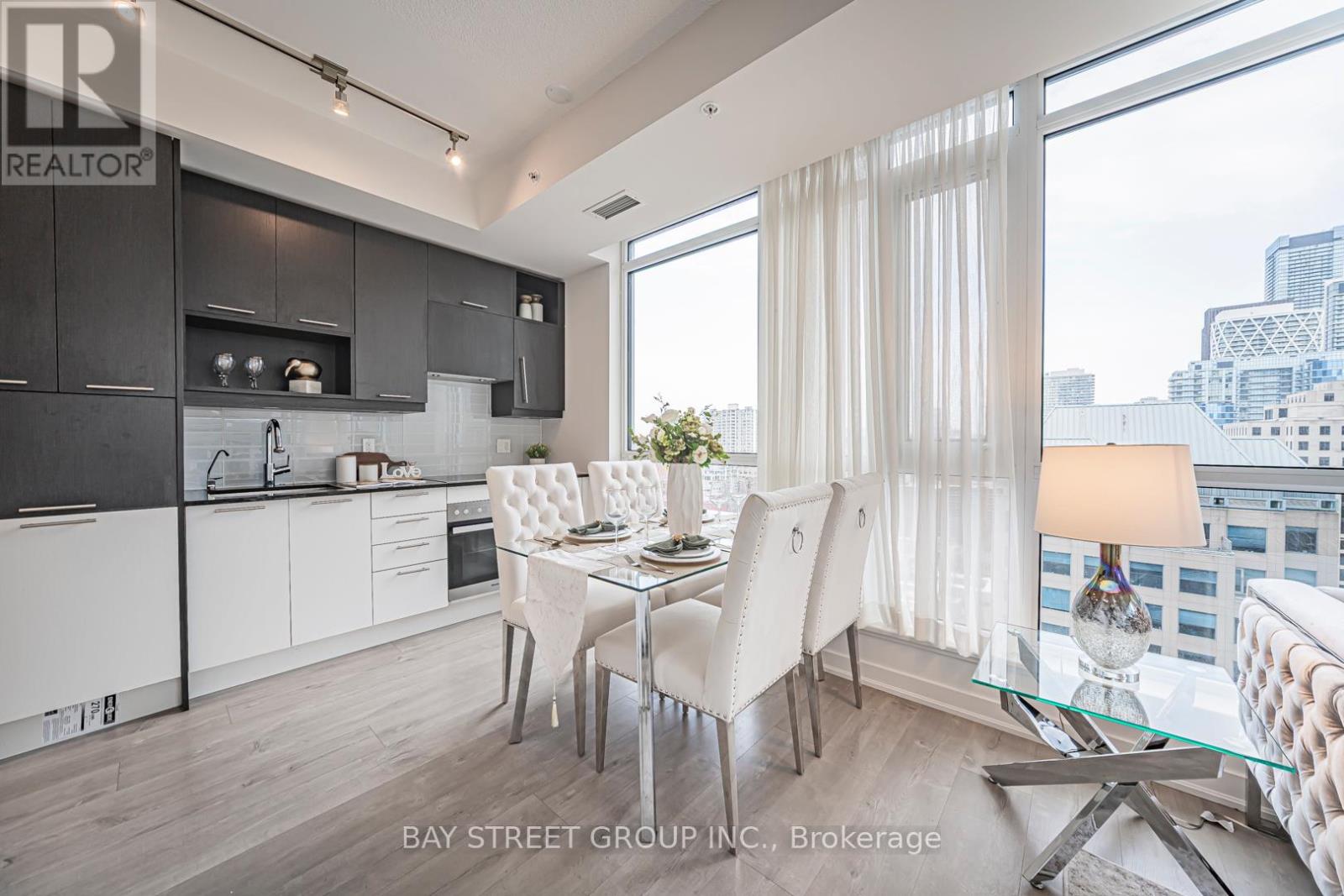1502 - 30 Nelson Street, Toronto, Ontario  M5V 0H5 - Photo 3 - C13137916