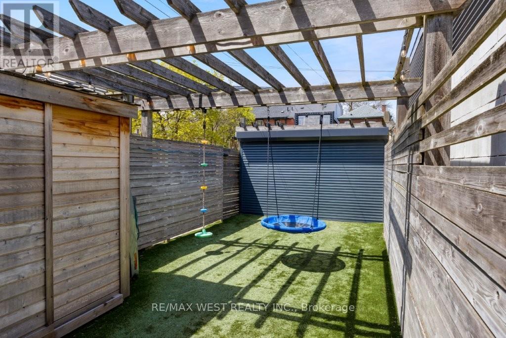 110 Fern Avenue, Toronto, Ontario  M6R 1K3 - Photo 18 - W13128978
