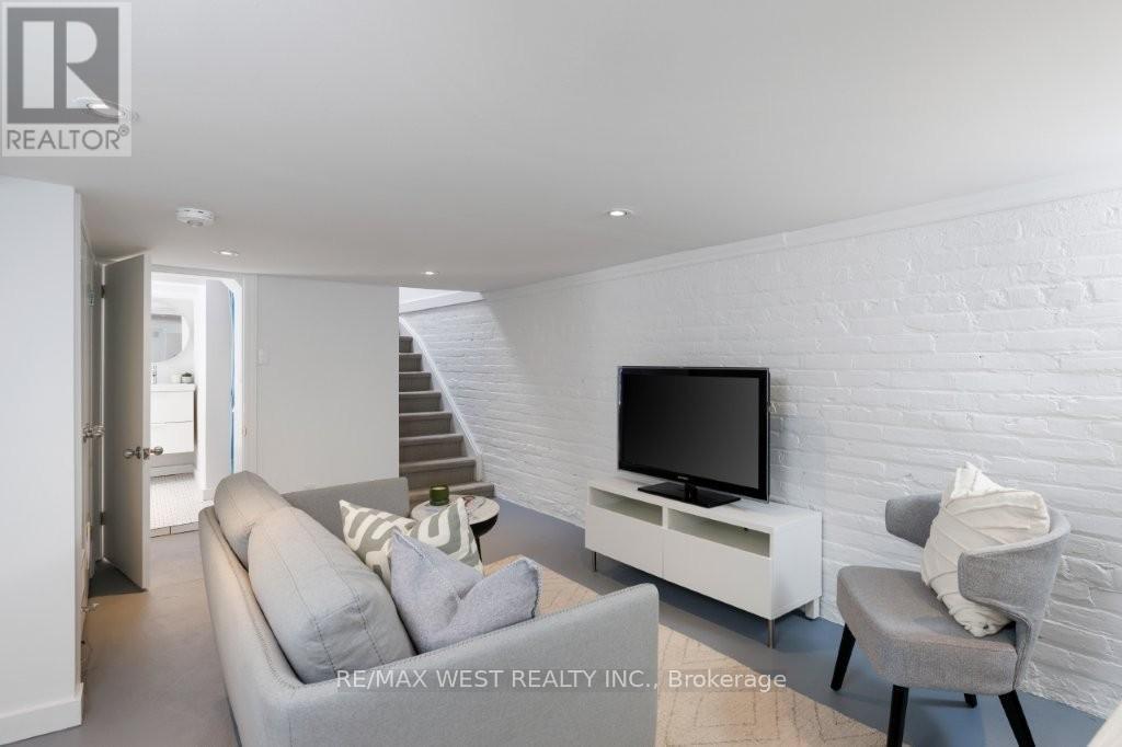 110 Fern Avenue, Toronto, Ontario  M6R 1K3 - Photo 32 - W13128978