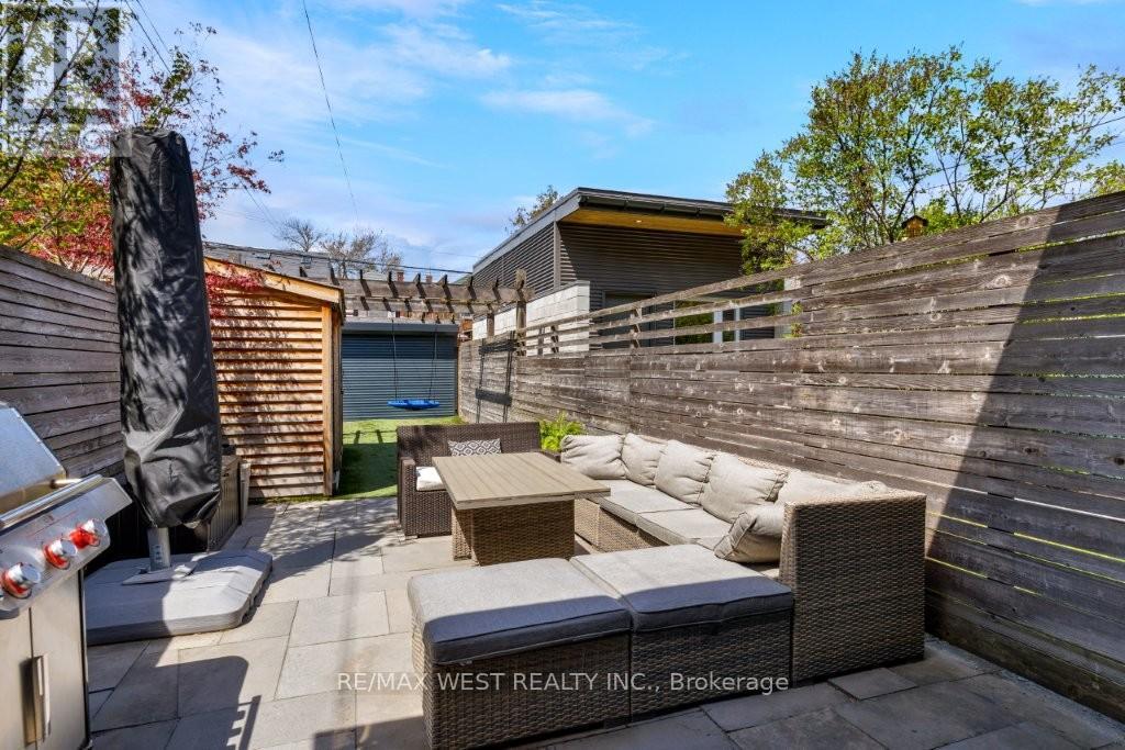 110 Fern Avenue, Toronto, Ontario  M6R 1K3 - Photo 14 - W13128978