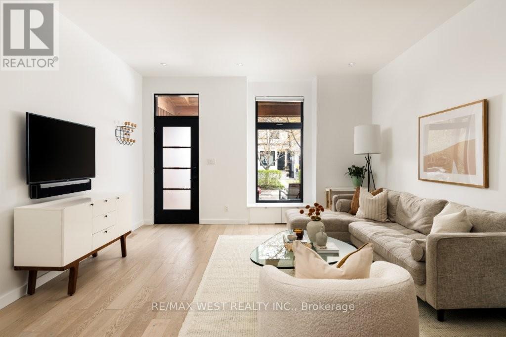110 Fern Avenue, Toronto, Ontario  M6R 1K3 - Photo 4 - W13128978