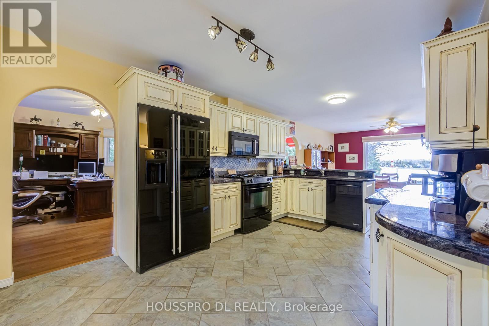 2683 Lakeshore Road E, Oro-Medonte, Ontario  L0L 1T0 - Photo 12 - S13137936