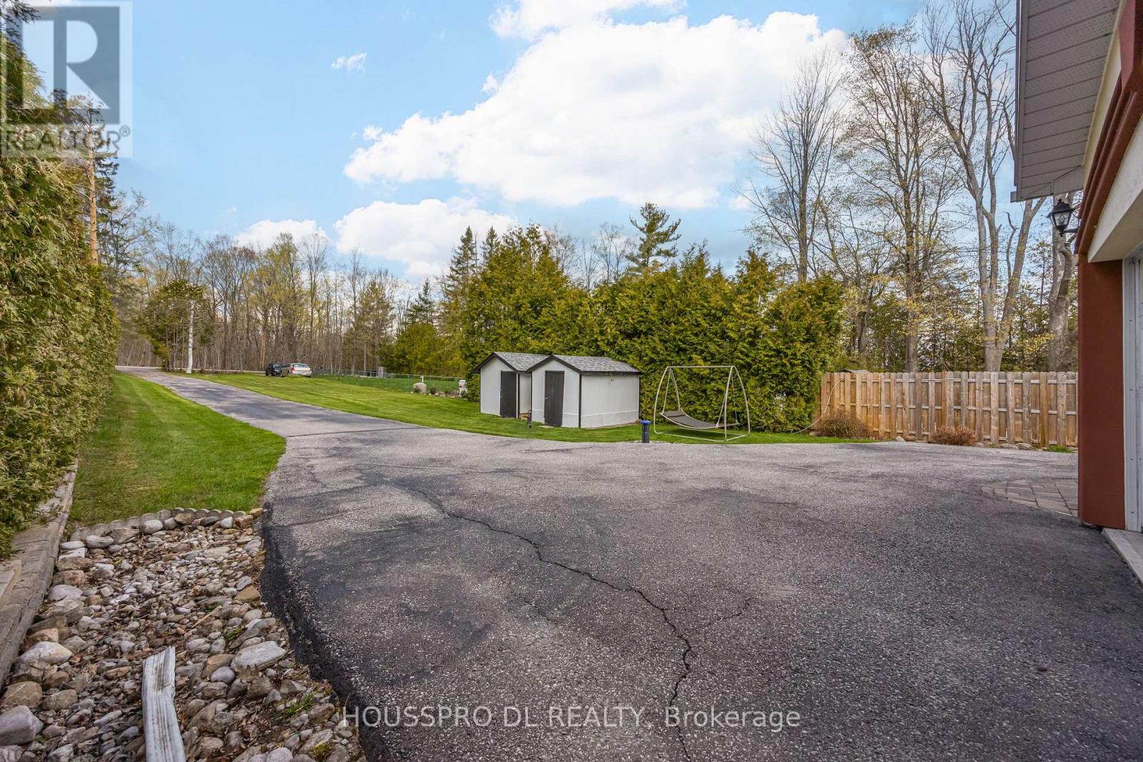2683 Lakeshore Road E, Oro-Medonte, Ontario  L0L 1T0 - Photo 4 - S13137936