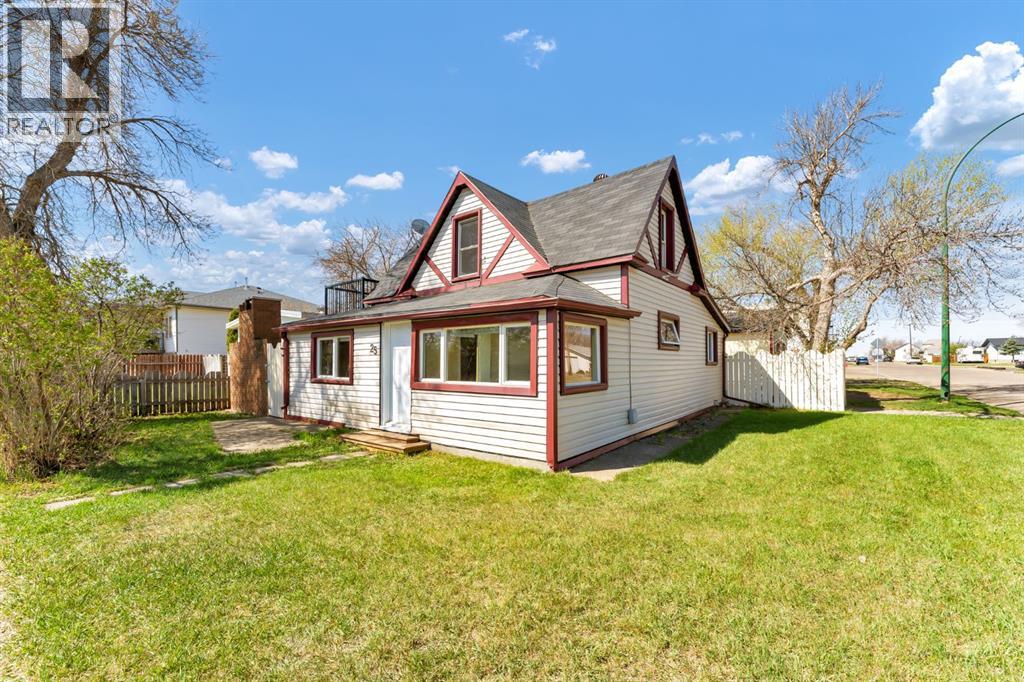25 4 Street Ne, Redcliff, Alberta  T0J 2P0 - Photo 1 - A2309664