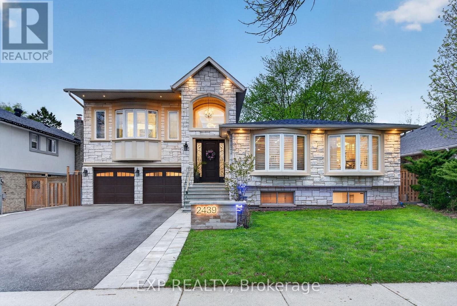 2439 Bridge Road, Oakville, Ontario  L6L 2G9 - Photo 4 - W13137924