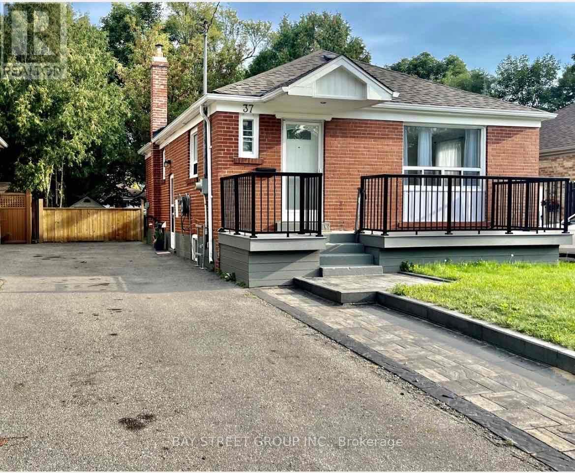 Main Floor - 37 Bayard Avenue, Toronto, Ontario  M1R 4A4 - Photo 3 - E13137970