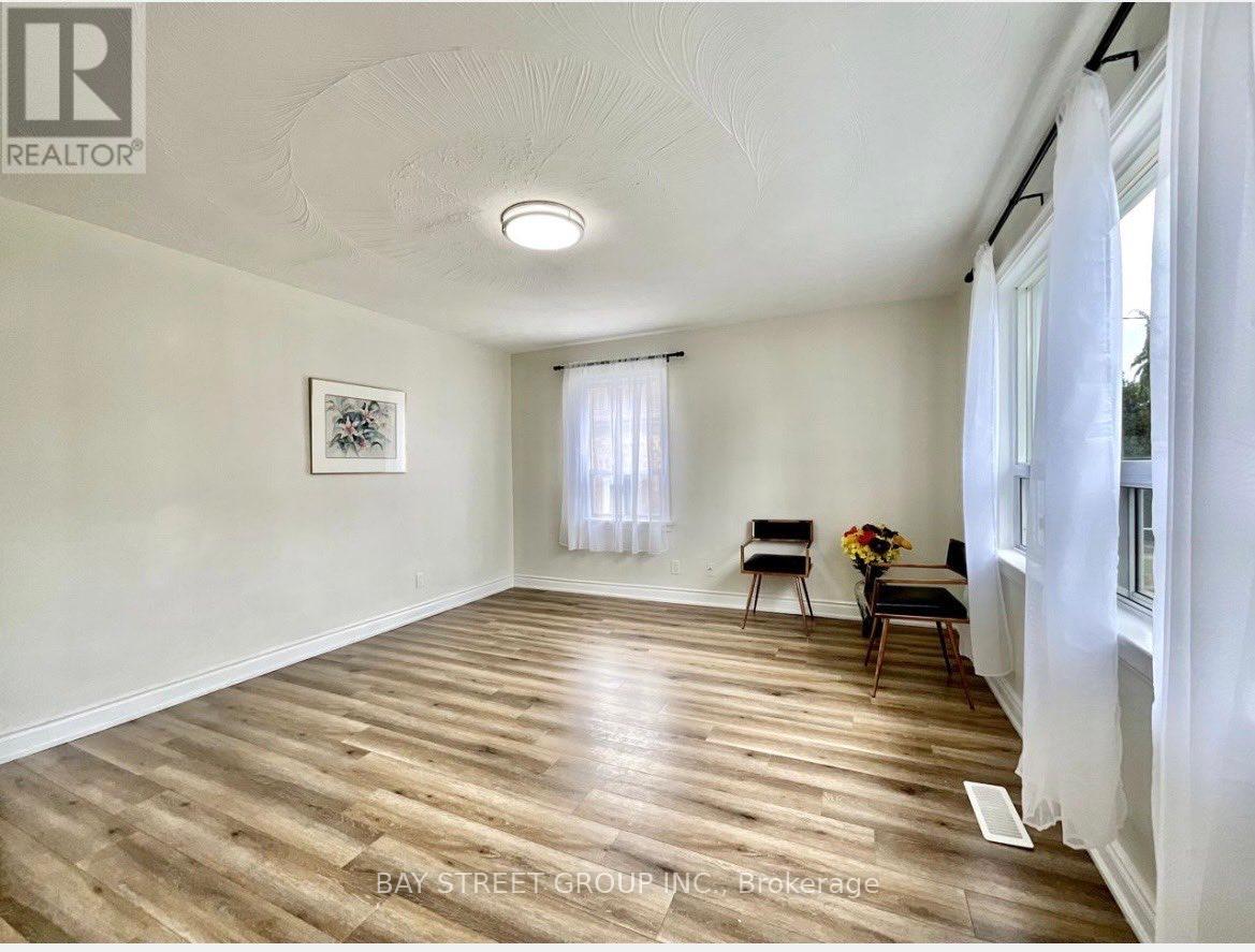 Main Floor - 37 Bayard Avenue, Toronto, Ontario  M1R 4A4 - Photo 5 - E13137970