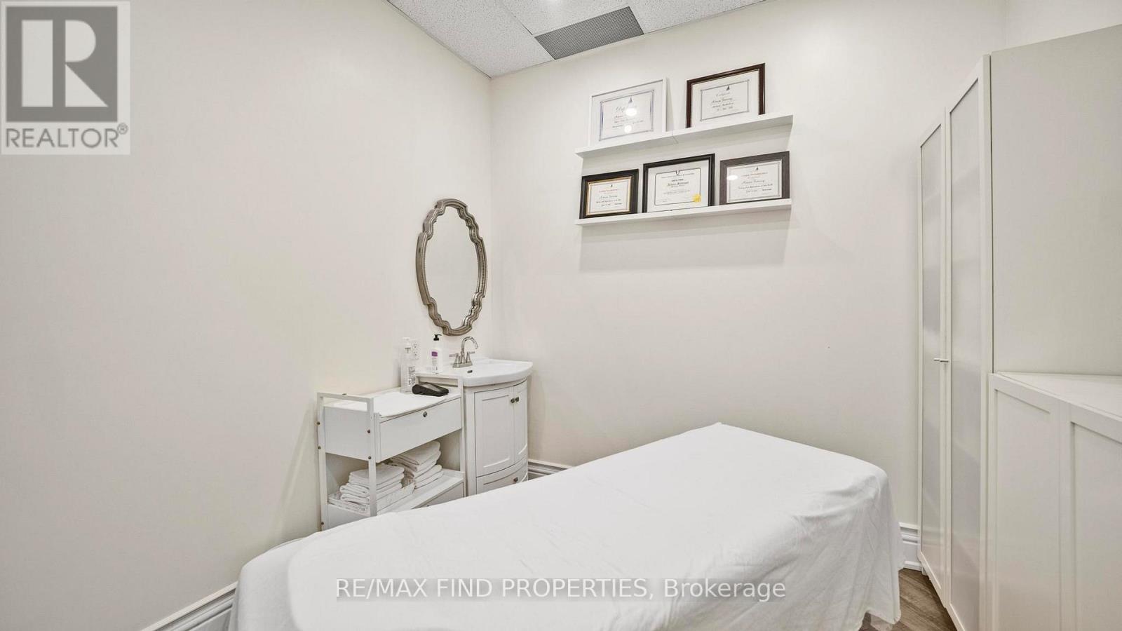 110 - 216 Oak Park Boulevard, Oakville, Ontario  L6H 7S8 - Photo 10 - W13137946