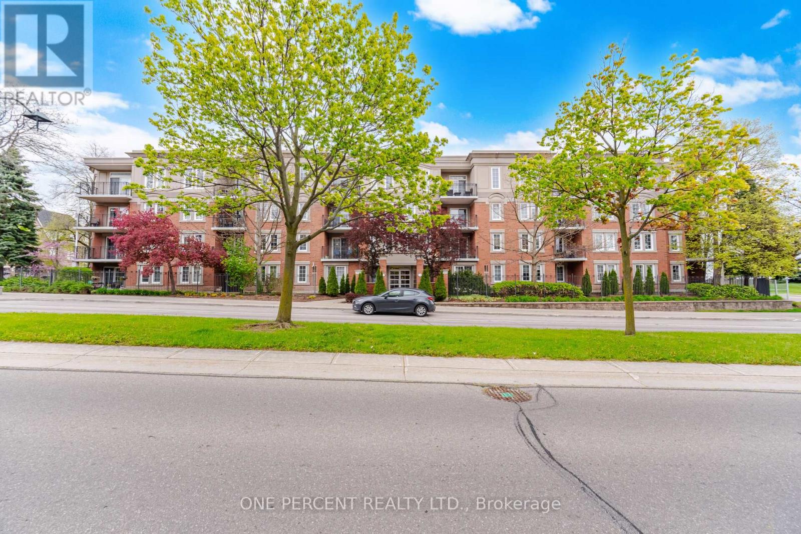 208 - 2301 PARKHAVEN BOULEVARD, Oakville, Ontario