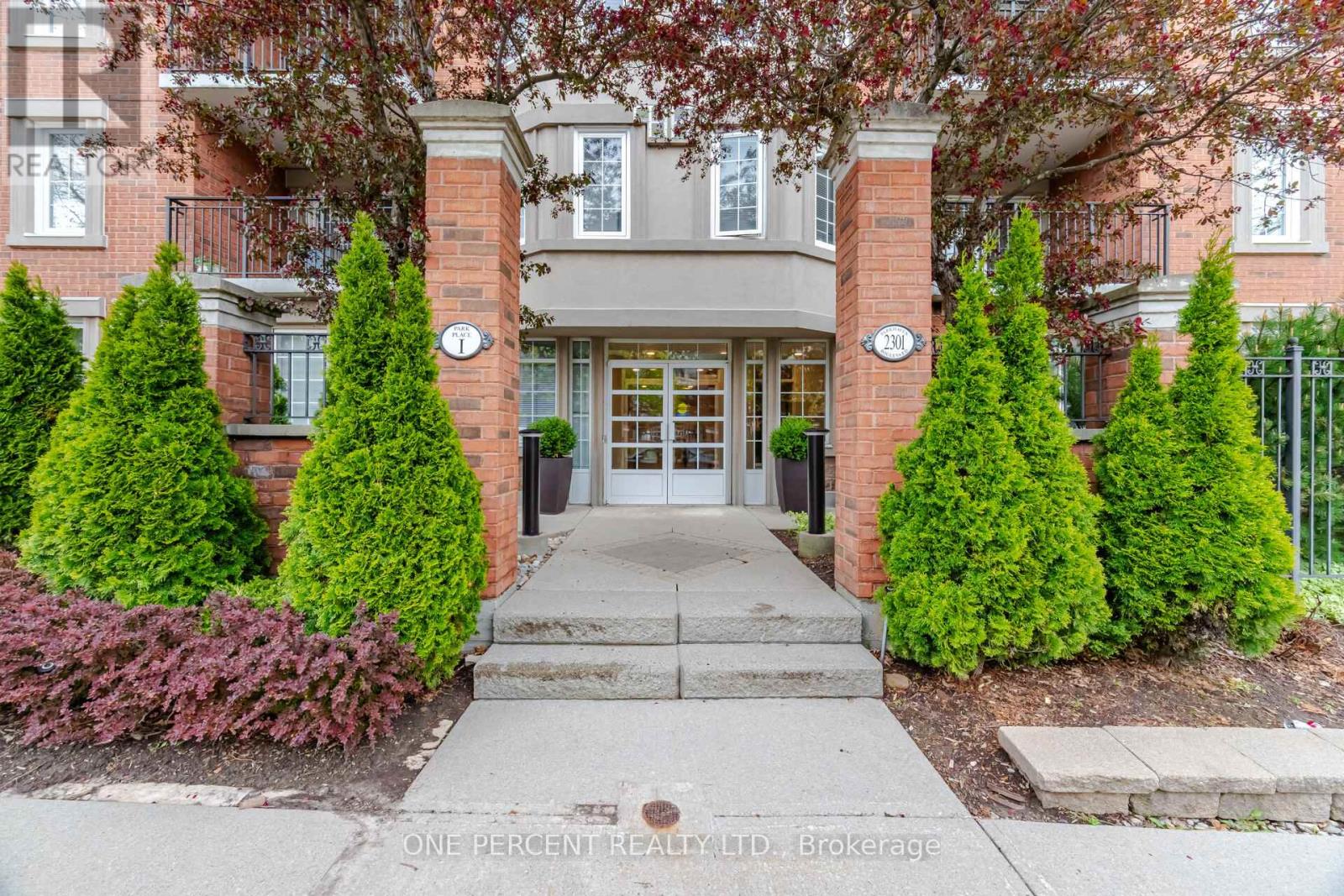 208 - 2301 Parkhaven Boulevard, Oakville, Ontario  L6H 6V6 - Photo 2 - W13137958