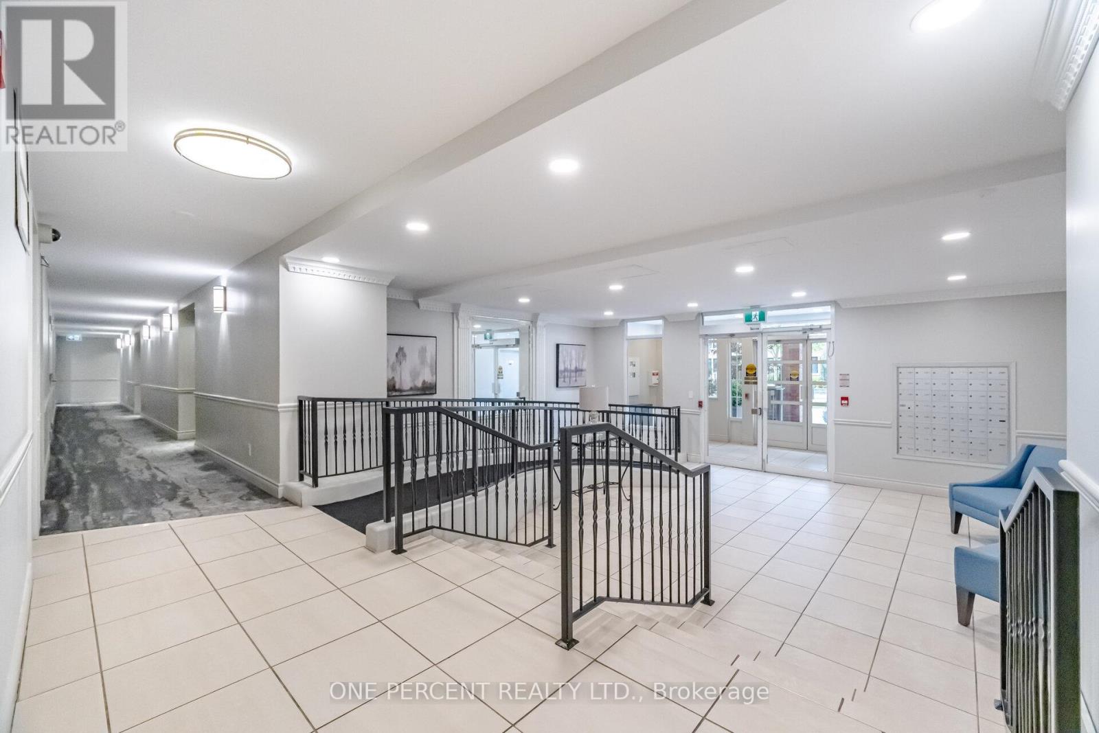 208 - 2301 Parkhaven Boulevard, Oakville, Ontario  L6H 6V6 - Photo 3 - W13137958