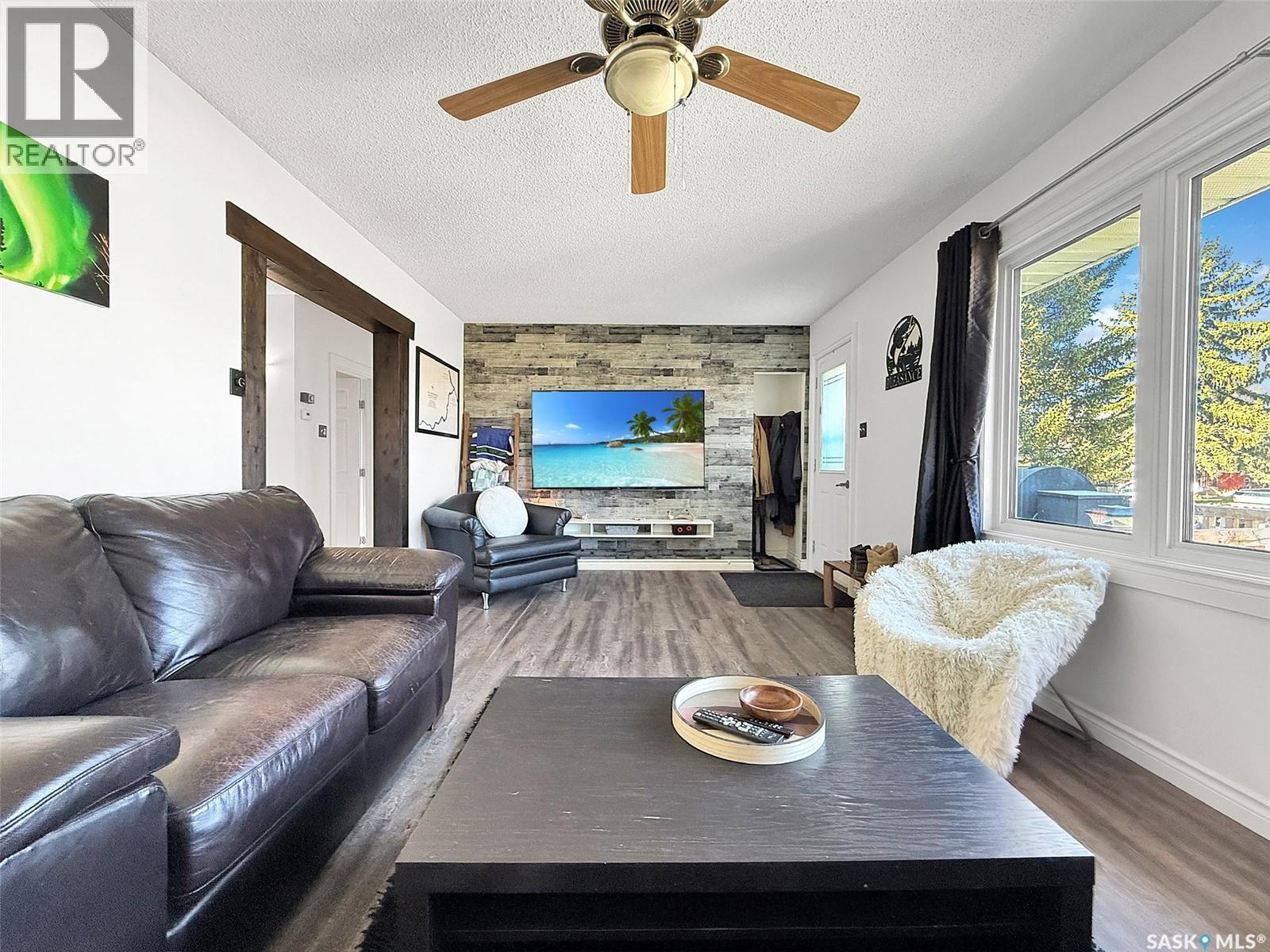 620 8th Avenue Ne, Swift Current, Saskatchewan  S9H 2R3 - Photo 4 - SK036171
