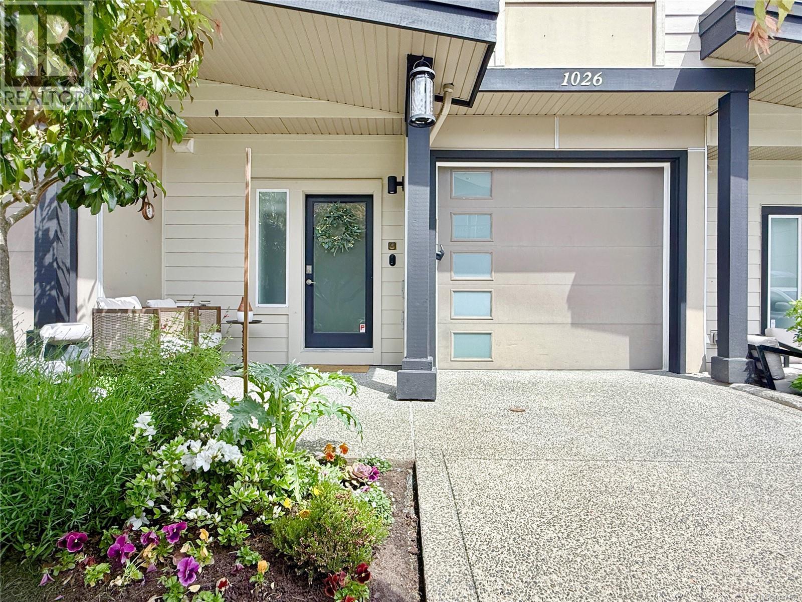 1026 Boeing Close, Langford, British Columbia  V9B 0R2 - Photo 2 - 1037157