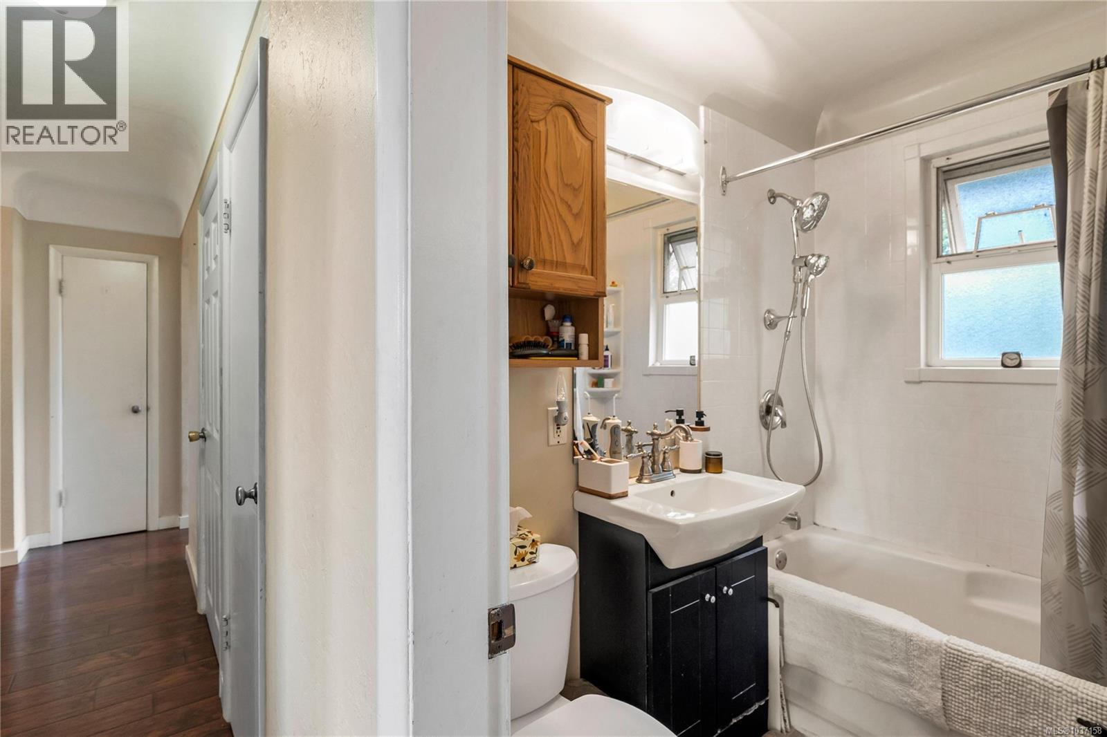 565 Baker St, Saanich, British Columbia  V8Z 2H6 - Photo 21 - 1037158