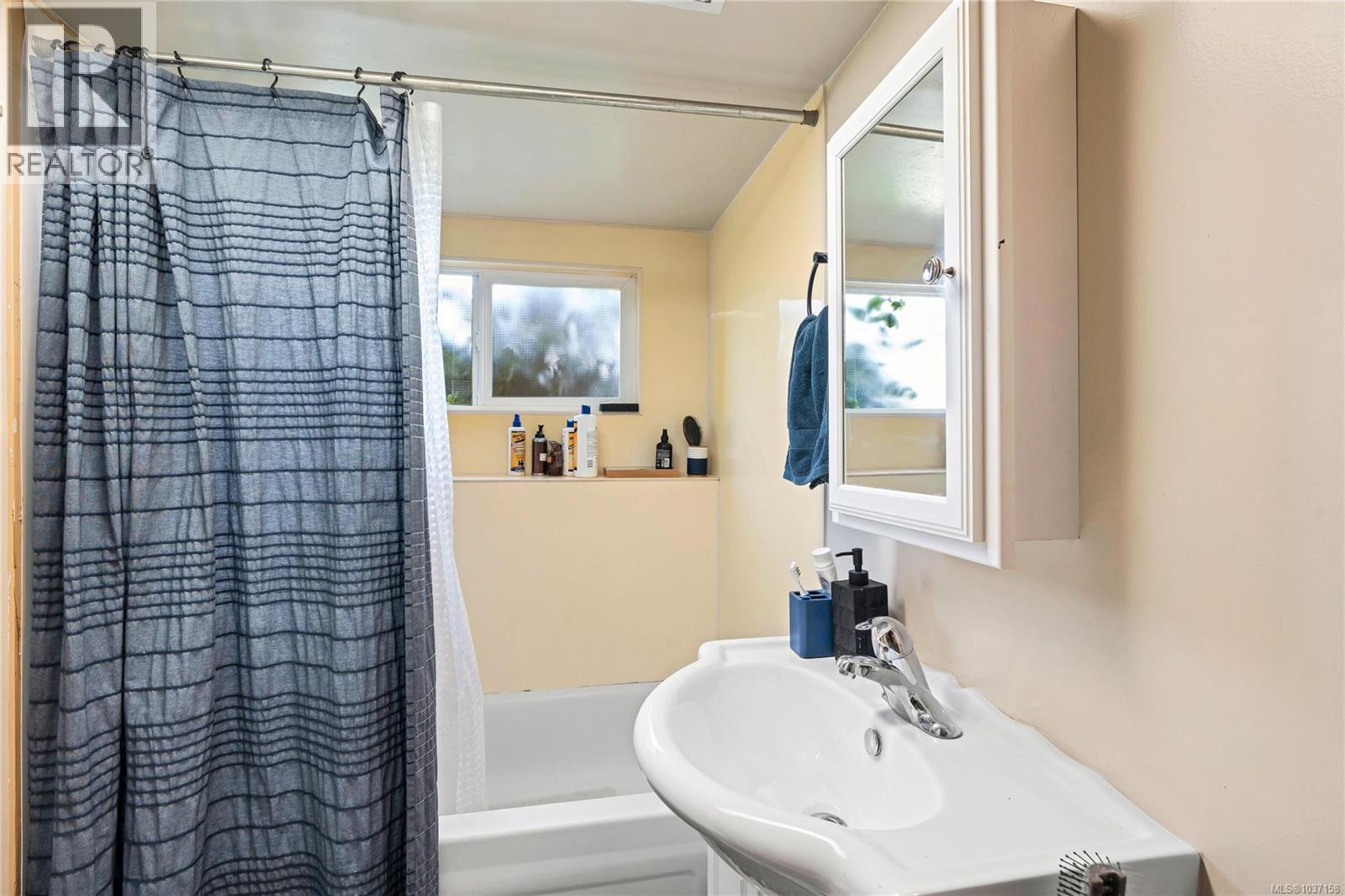 565 Baker St, Saanich, British Columbia  V8Z 2H6 - Photo 27 - 1037158
