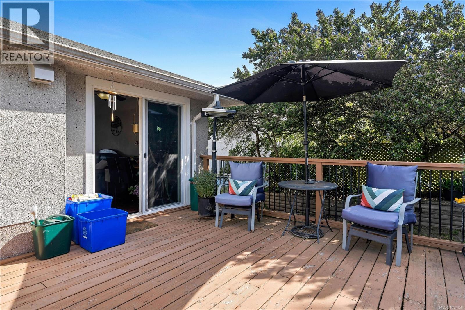 565 Baker St, Saanich, British Columbia  V8Z 2H6 - Photo 33 - 1037158