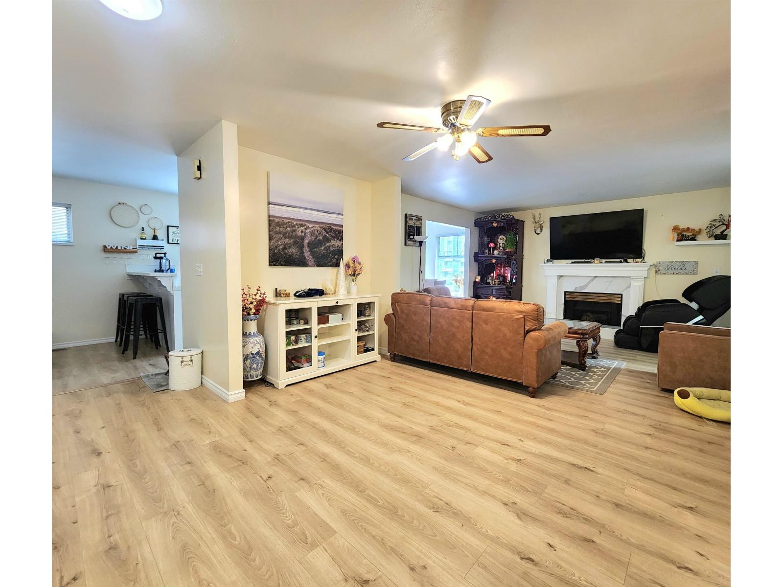 805 14188 103a Avenue, Surrey, British Columbia  V3T 5S6 - Photo 4 - R3124352