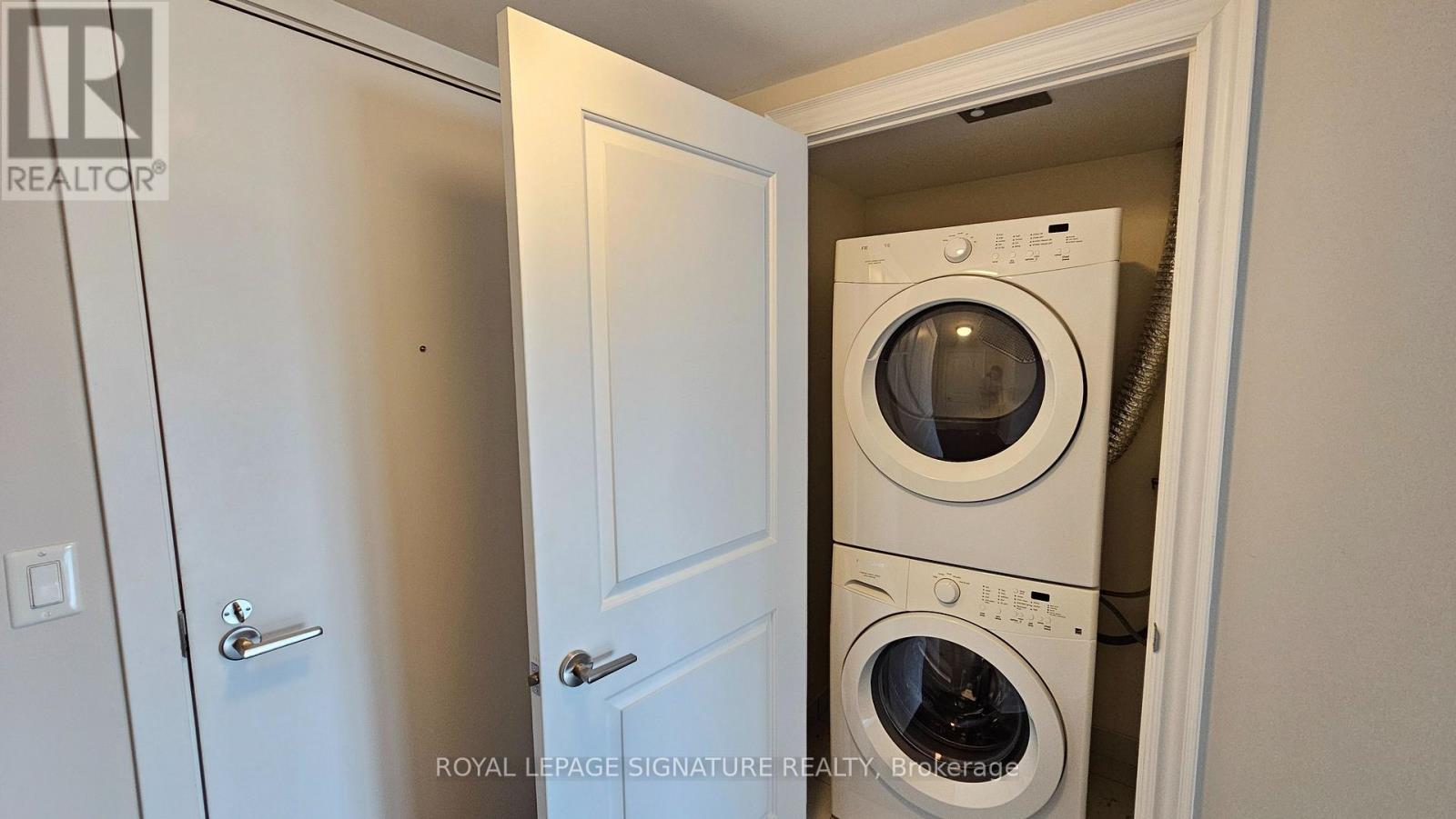 1810 - 28 Ted Rogers Way, Toronto, Ontario  M4Y 2J4 - Photo 11 - C13137634